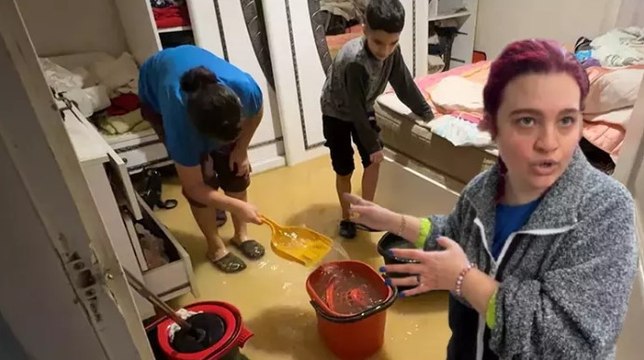 Avcılar’da 3 katlı apartmanın bahçe katındaki daireyi su bastı