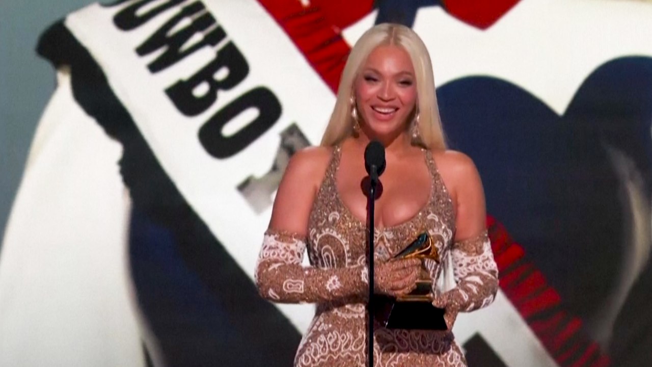 Aux Grammy Awards 2025, Beyoncé remporte pour la première fois le prix du meilleur album