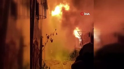 Ayvalık’ta Ahşap Galeri ve Tiyatro Binası Küle Döndü