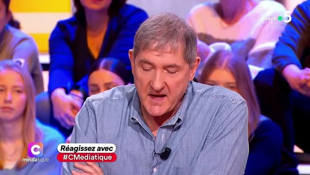 Invité de C médiatique, Yves Calvi donne son avis sur la possible arrivée de Cyril Hanouna dans le groupe M6.