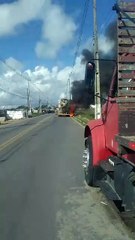 Caminhão betoneira pega fogo enquanto circulava em via de Maceió