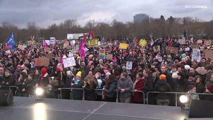 مقترحات الهجرة تخرج 150 ألف متظاهر ضد فريدريش ميرتس في ألمانيا