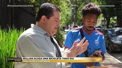 Entregador ganha moto de presente de Renato Ambrósio: "Mudou minha vida"