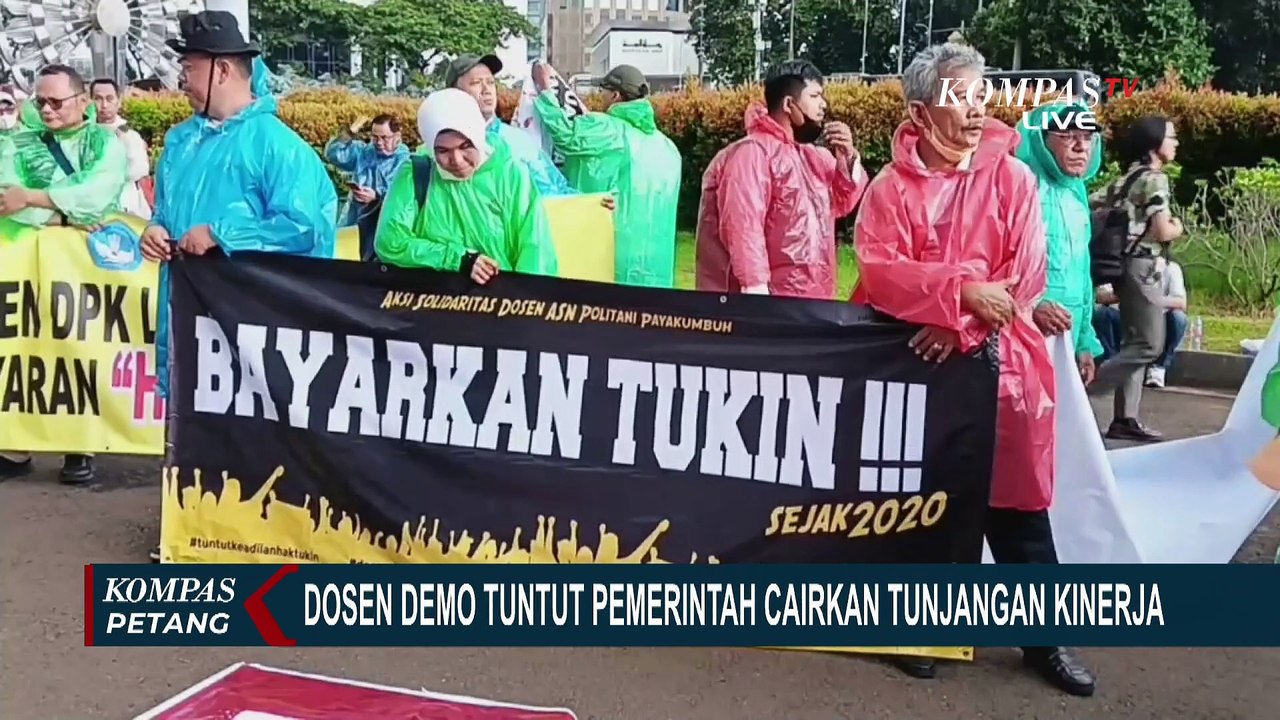 Aksi Demo Tenaga Kerja Honorer di DPR, Tuntut Pemerintah Naikkan Jadi Penuh Waktu
