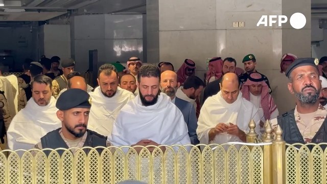 أحمد الشرع يؤدي مناسك العمرة في مكة المكرمة