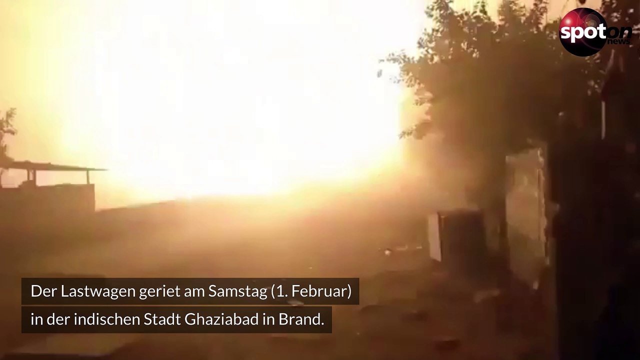 Lastwagen mit 60 Gasflaschen explodiert