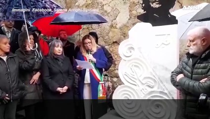Carrara, la sindaca: "La statua del Che un affronto? Lo sono gli inni al Duce"