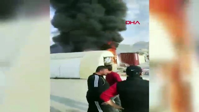 Depremzedelerin kaldığı konteyner kentte yangın: Cayır, cayır yandı!