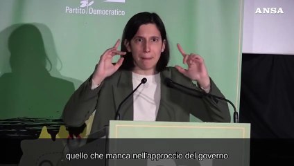 Migranti, Schlein: "Forze dell'ordine in Albania a guardare prigioni vuote"