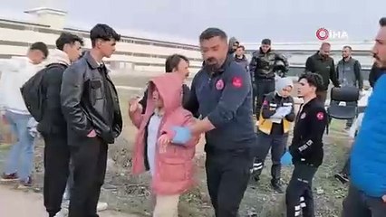 Bursa\'da öğrenci servisi otomobille çarpıştı: 6’sı öğrenci 10 yaralı