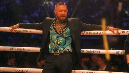 Conor McGregor escupe en la cara de un fan de Khabib Nurmagomedov y se burla