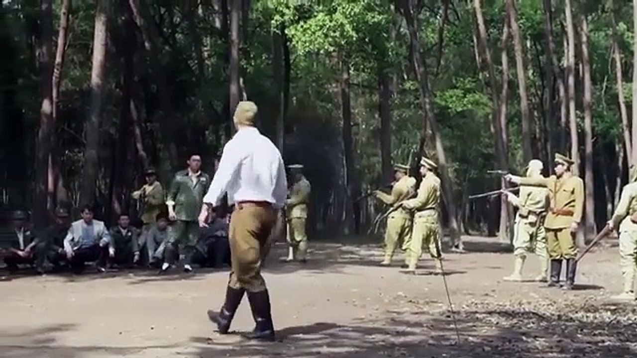 Pertarungan Kung Fu Samurai mengeksekusi seorang tahanan, membuat marah seorang pemuda Tiongkok