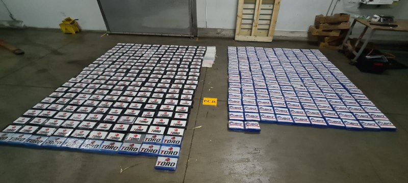 ext-Descubren 400 kilos de cocaína ocultos en contenedor de fruta que iba a Portugal-030225