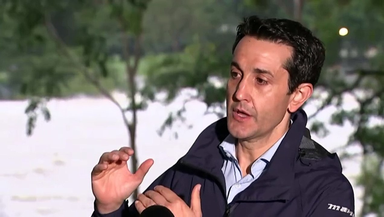 Hundreds of north Queensland properties inundated in deluge but Bureau of Meteorology says conditions in Townsville are easing