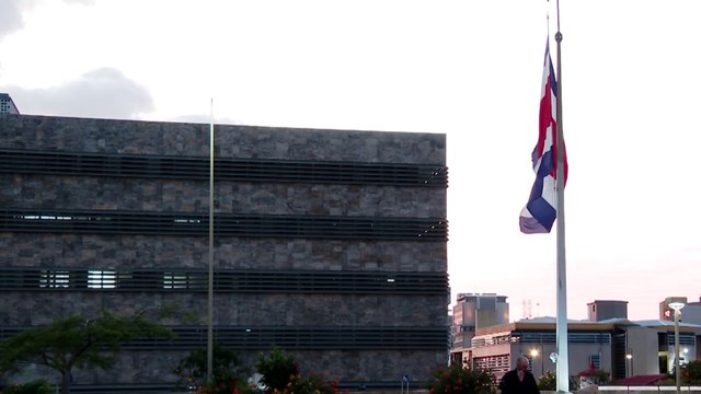 tn7-Funcionarios judiciales hacen vigilia en Tribunales de Justicia tras intento de homicidio de subjefe OIJ -030225