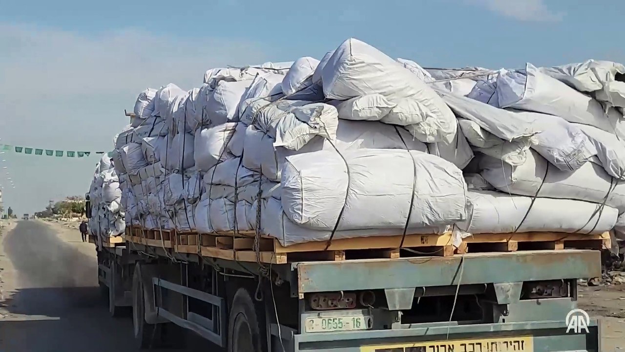 Ateşkesin ardından yardım tırlarının Gazze'ye girişi devam ediyor