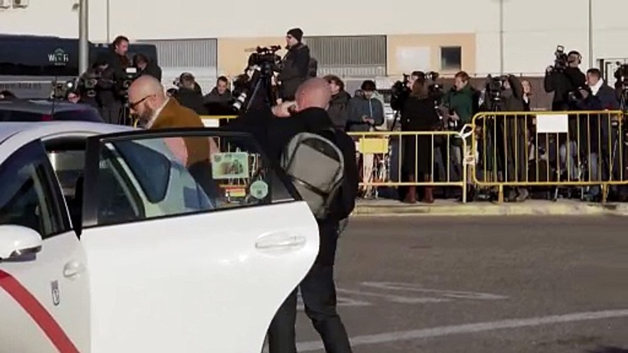 Trial begins of Spain's ex-soccer boss for World Cup kiss