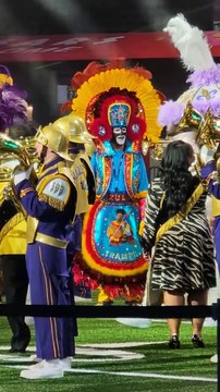 Super Bowl stars shine at Opening Night