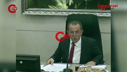 Tanju Özcan AKP'li meclis üyesinin Kartalkaya tartışmalarını gülerek dinlemesi üzerine sert çıktı