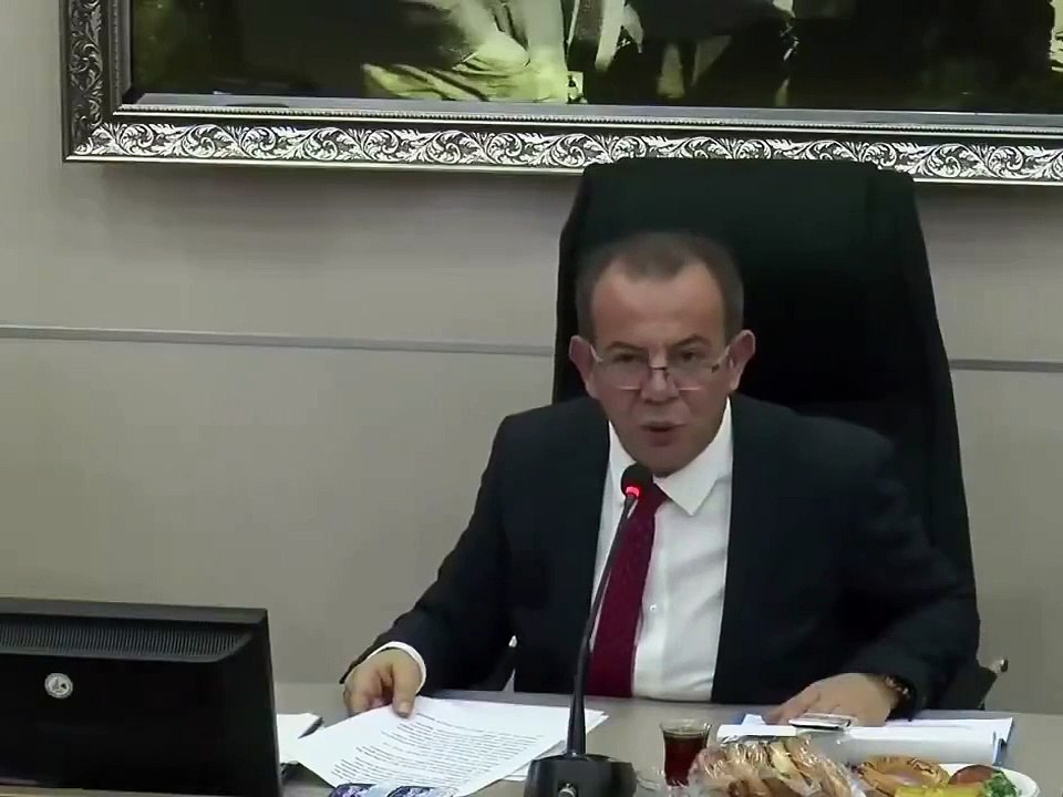 Tanju Özcan'dan AKP'li Meclis üyesine 'Kartalkaya' tepkisi: 78 insan ölmüş, neye gülüyorsun terbiyesiz