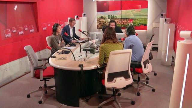 Le PS se libère de LFI et donne un sursis à Bayrou - L'édito politique de Patrick Cohen