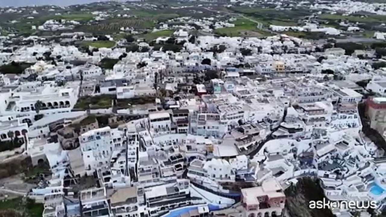 Scosse sismiche a Santorini, il premier Mitsotakis invita alla calma