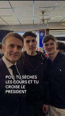 Emmanuel Macron fait un mot d'excuse pour des élèves en retard en cours
