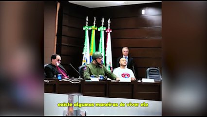 Professor Yuri Severo Moro falando sobre trabalho inclusivo da Ludo-Pedagogia na Câmara de Vereadores