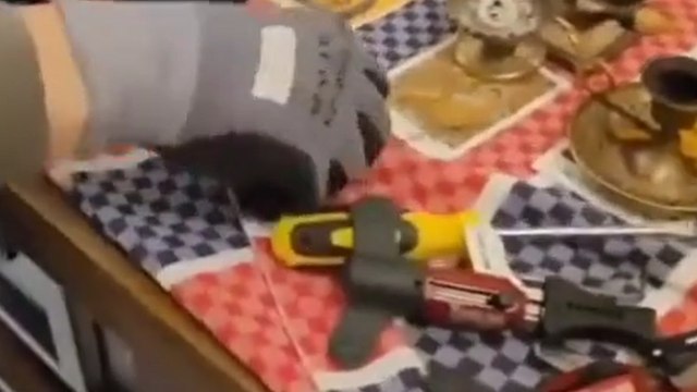 Bologna, usavano le «chiavi georgiane» per aprire le serrature: sgominata banda dei furti