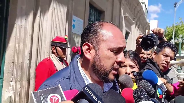 ​Hay tres aprehendidos Personas que lanzaron piedras a autos en al caravana presidencial son investigados por dos delitos