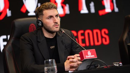 Santiago Gimenez's presentation press conference