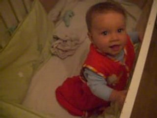 kylian se leve dans son lit