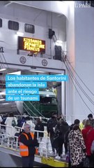 Miles de vecinos de Santorini abandonan la isla sin esperar a una orden de evacuación