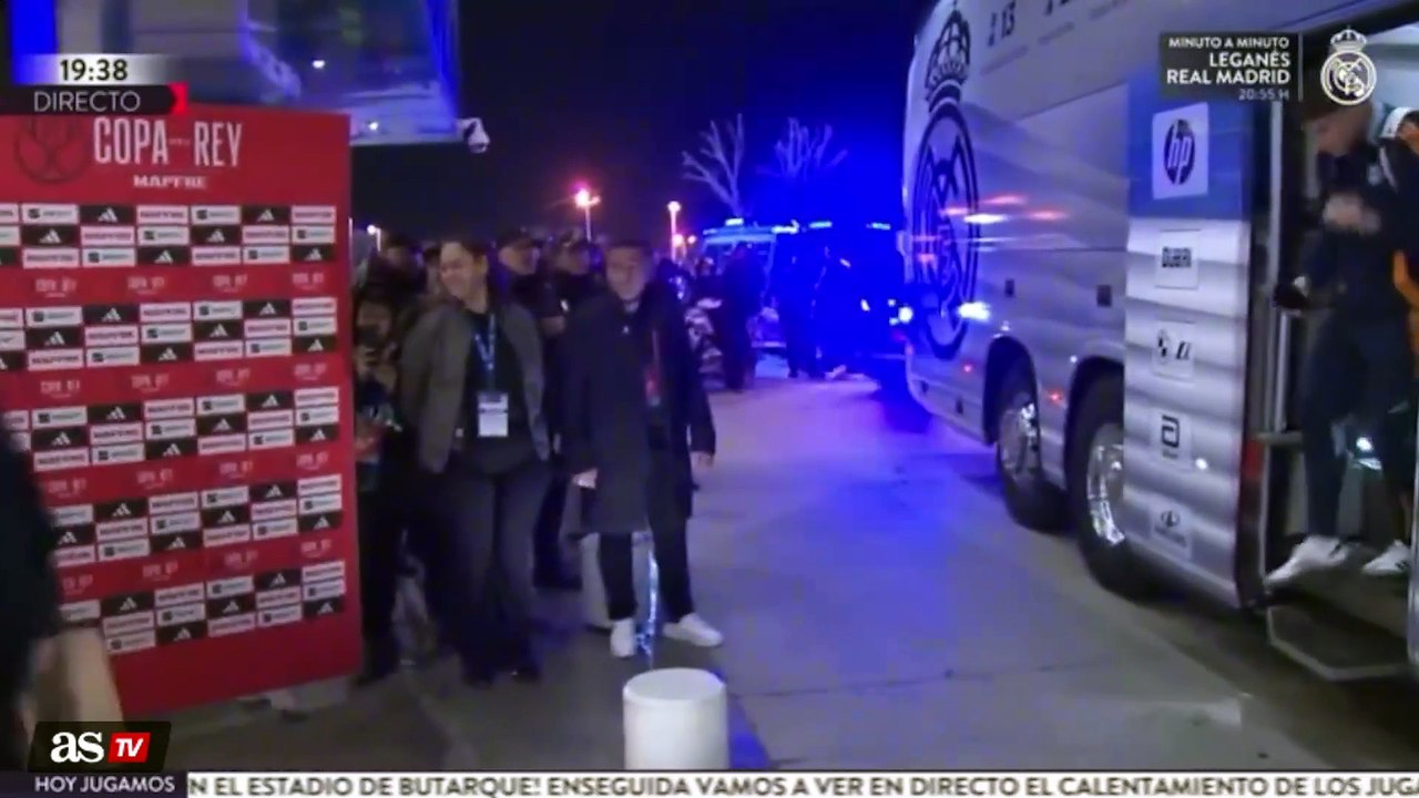 Llegada del Real Madrid a Butarque