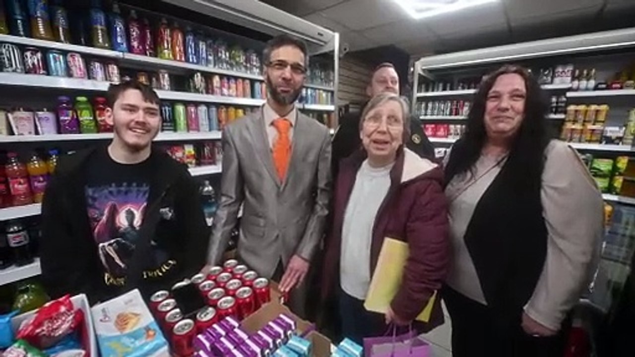 Sam the Postmaster leaves Halesowen after over 30 years, and the community let him know he will be missed.