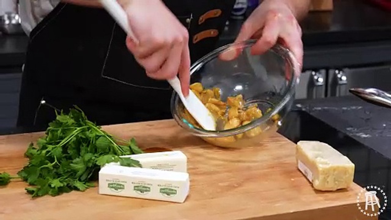 How To Make THE BEST Garlic Bread Ever | What's For Lunch