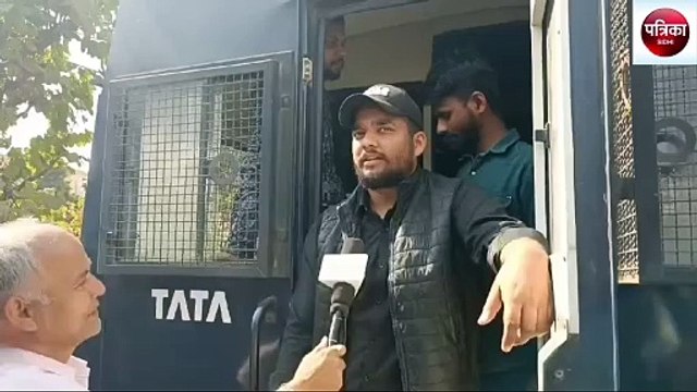कॉलेज में प्रदर्शन करने पहुंचे एनएसयूआई कार्यकर्ताओं को पुलिस ने किया गिरफ्तार