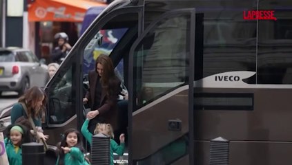 Kate Middleton in gita sullo scuolabus alla National Portrait Gallery di Londra