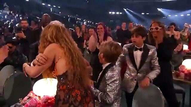 SHAKIRA Wins BEST LATIN POP ALBUM For 'LAS MUJERES YA NO LLORAN' | 2025 GRAMMYs Acceptance Speech