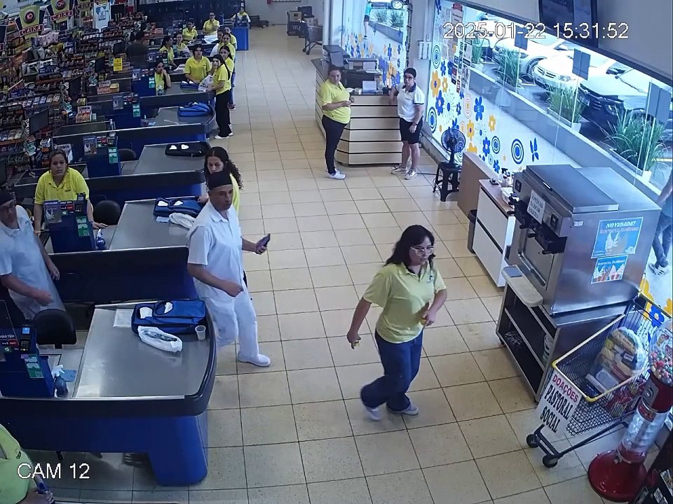Crime premeditado: Mulher ataca caixa de supermercado com facadas
