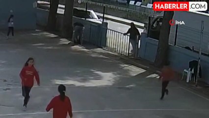 Okul Bahçesinde Öğretmene Darp: Anlar Kamerada