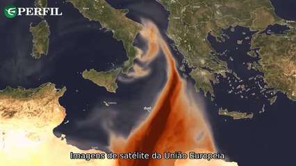 "Ancient Discoveries: Capacete romano, Nuvem de poeira do Saara e inspiração para Os Dois Hemisférios de Lucca". Uma jornada fascinante pela história e natureza surpreendente.