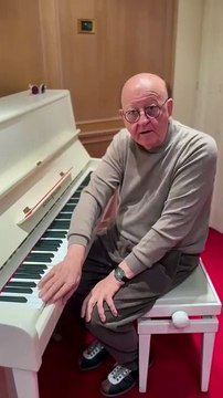 Massimo Boldi invita tutti al Carnevale di Fano: Ci divertiamo