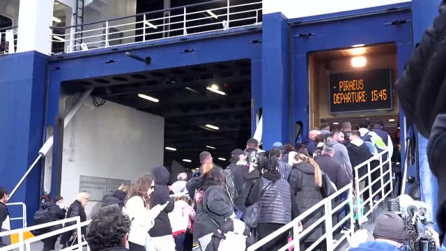 Mais de 7.000 deixam ilha grega de Santorini por atividade sísmica inédita