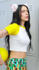 She tried to make her butt bigger with a balloon 😅 #123go