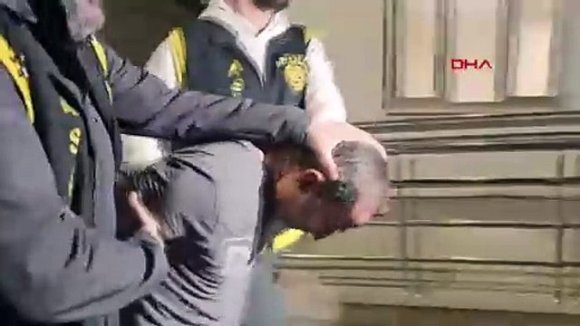 Girdiği alışveriş merkezinde 3 gündür havalandırma boşluğunda saklanan hırsızlık şüphelisi, yakalandı