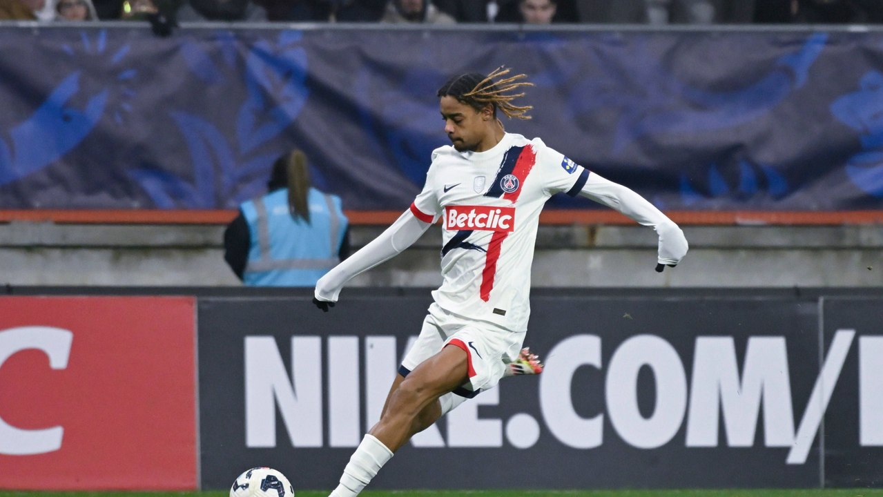 Aus spitzen Winkel unter die Latte: PSG dank Barcola eine Runde weiter