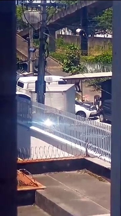 Policial atira em ex-namorada dentro de delegacia e acaba morto após ser baleado por colegas