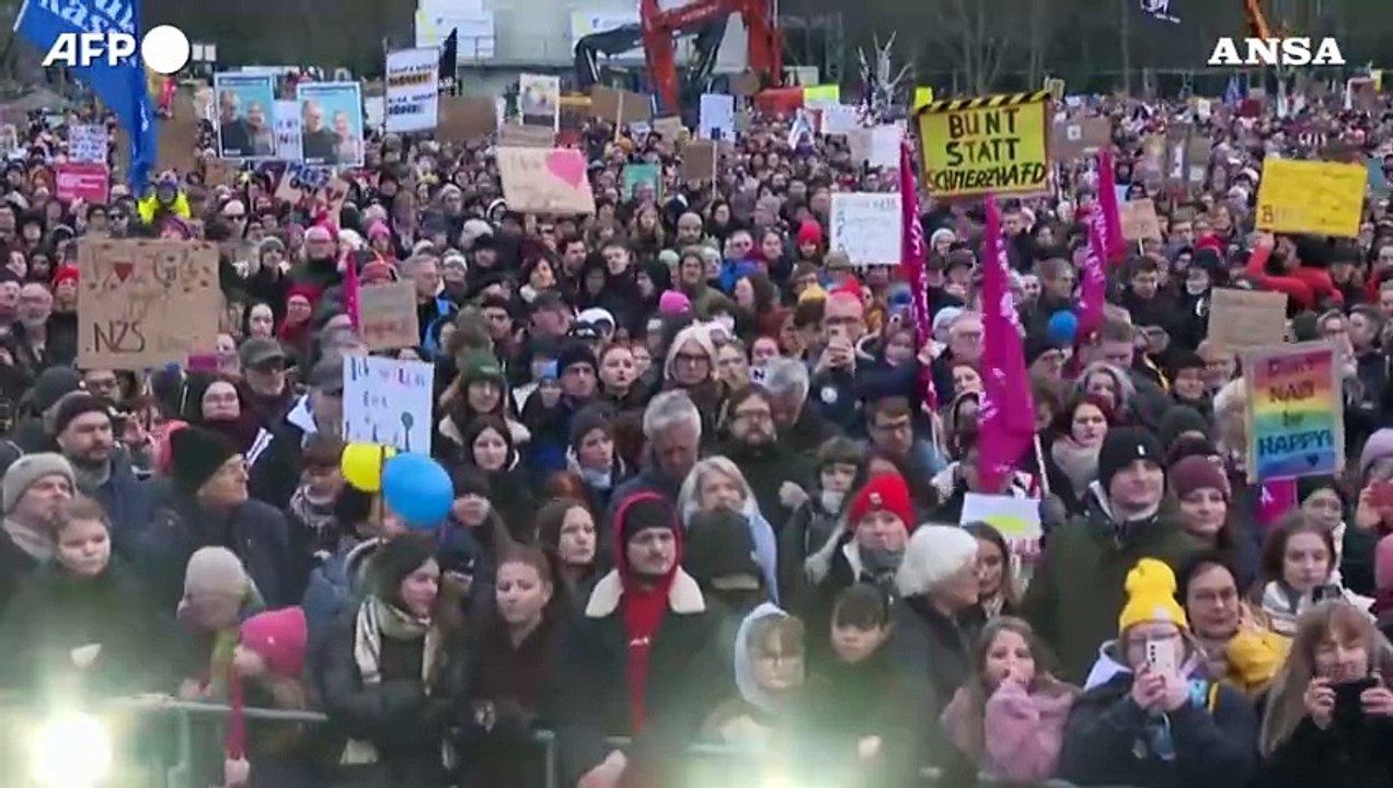 Berlino, protesta contro la Cdu: "Noi il muro anti-Afd"