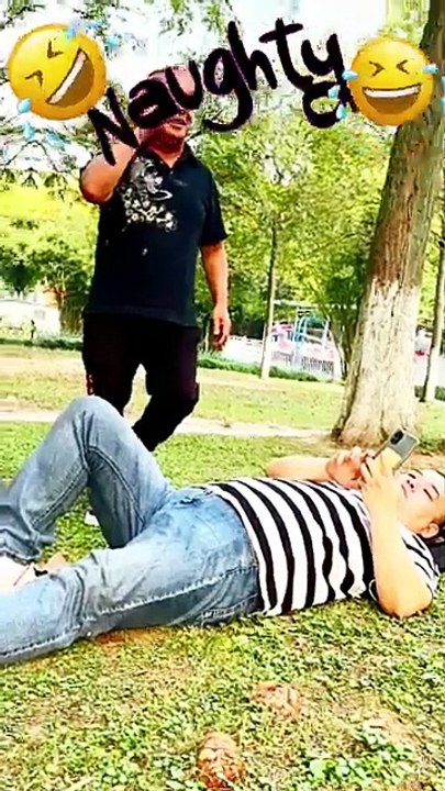 🤣😛 ये आदमी है या घन चक्कर... #funny #comedy #shorts #funnyshort  funny  comedy  shorts  funny short  comedy shorts  shorts video  joke  lol  laughter  memes  funnymoments  dailymotion  suddug funny video comedy videos shorts funny shorts viral shorts fu